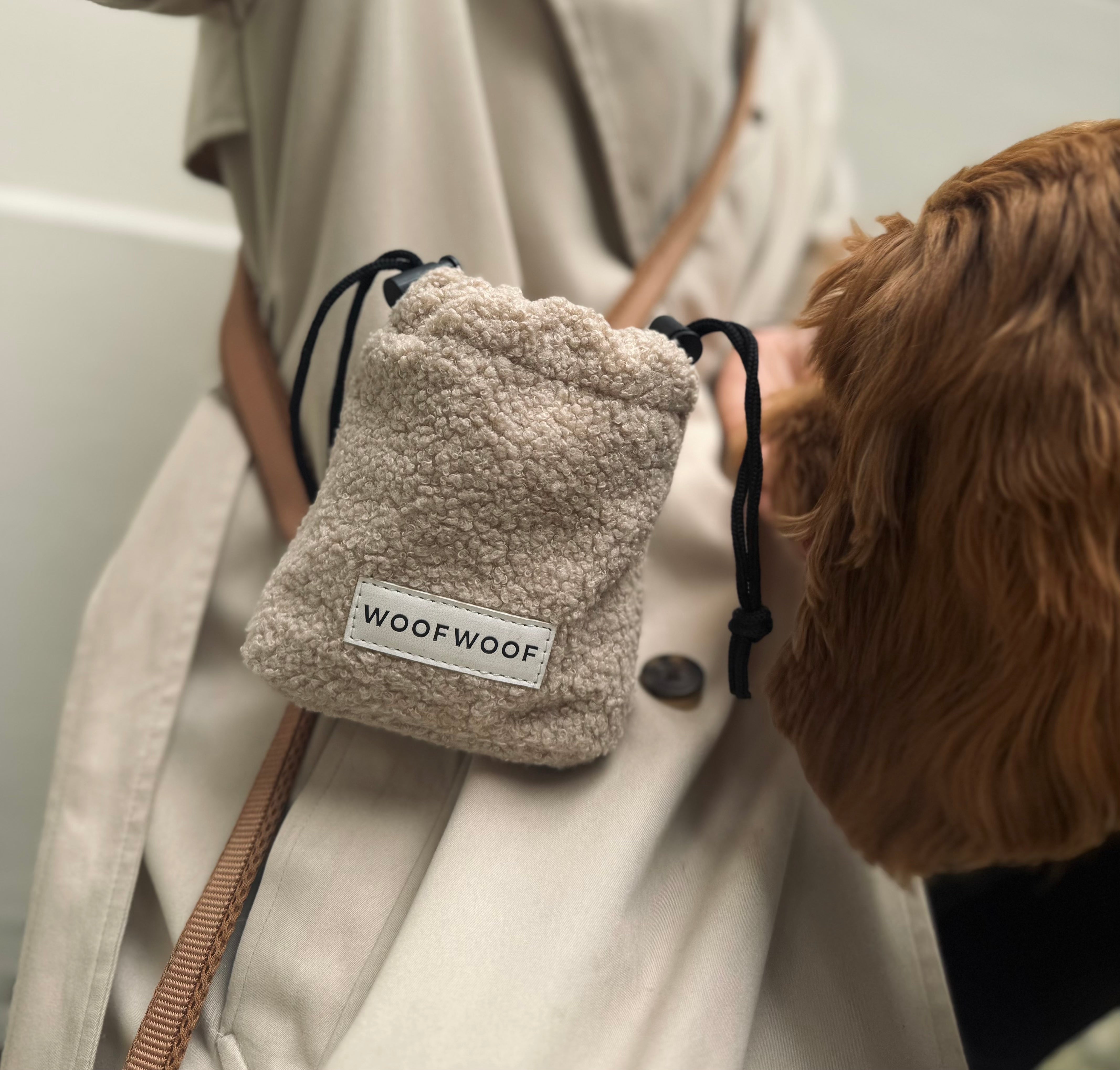 Maak je Hondentraining Stijlvol met het WOOFWOOF Hondensnack Zakje! 🐕✨